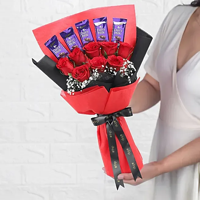 beautiful-roses-bouquet-with-dairy-milk-chocolates_4.webp